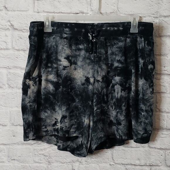 Torrid 1 1X 3.5 Inch Pull-On Gauze Mid-Rise Short - Picture 5 of 8